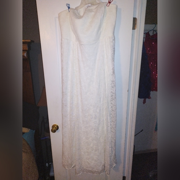 I bought it and lost over 100 lbs so never got to wear it - Picture 2 of 8